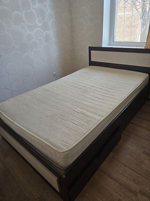 Продам кровать с матрасом