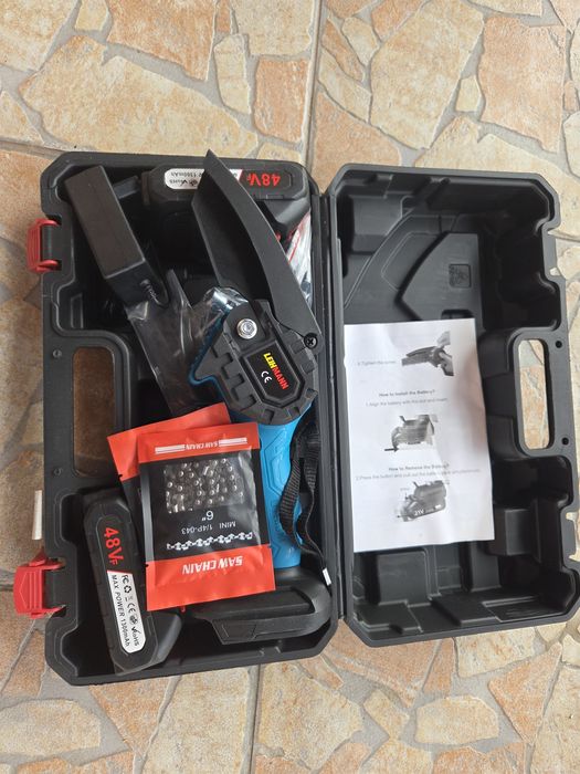 Vand mini drujba cu doi acumulatori de 48 V.