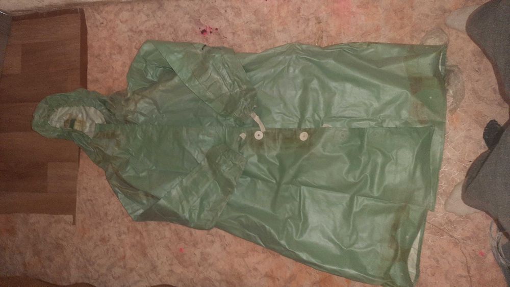 Сапоги, плащь резиновый