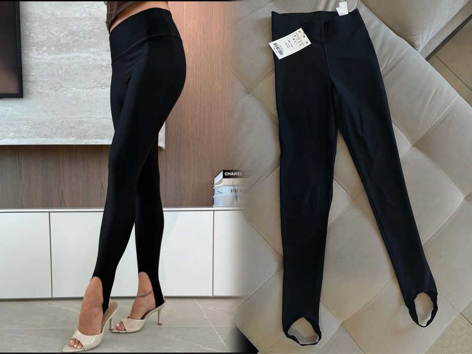 Черен клин с ластици на ходилата