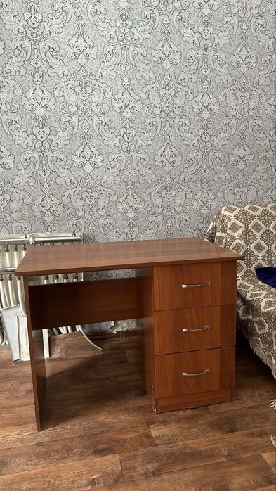 Продам письменный стол