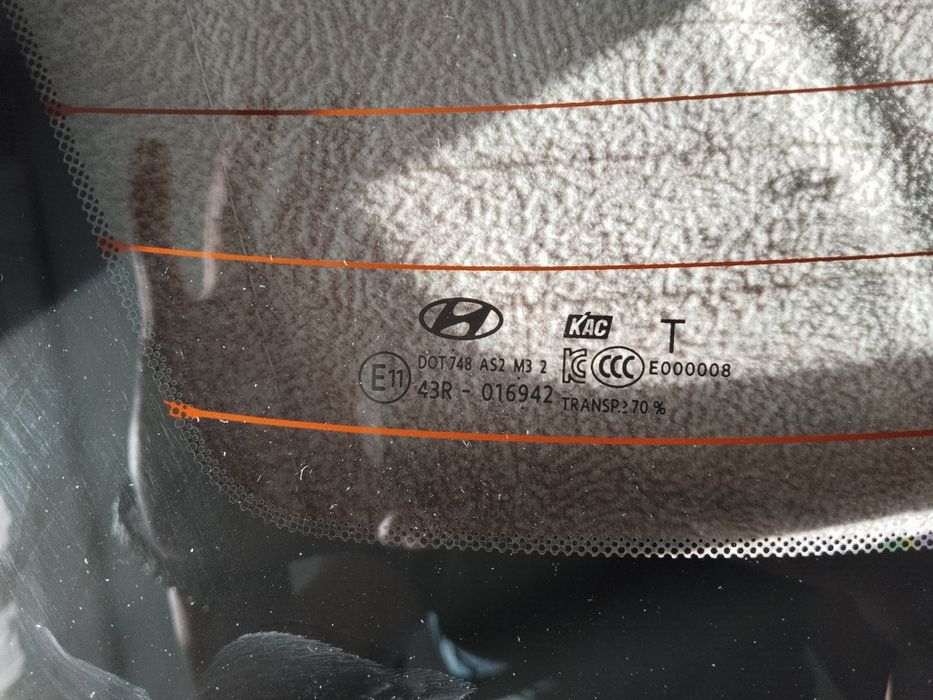 Продам заднее лобовое стекло