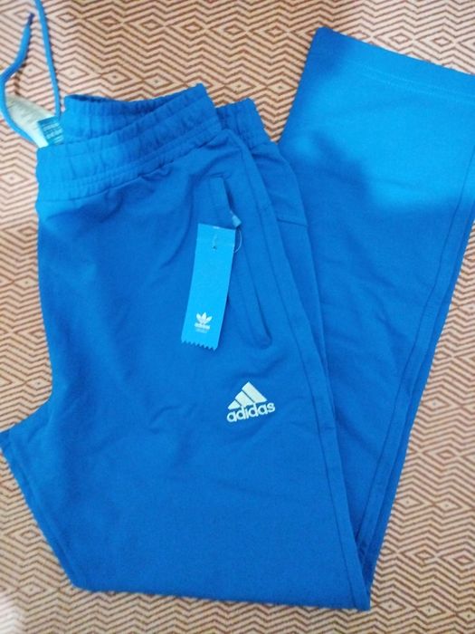 Продаётся  Новый Спортивный костюм!