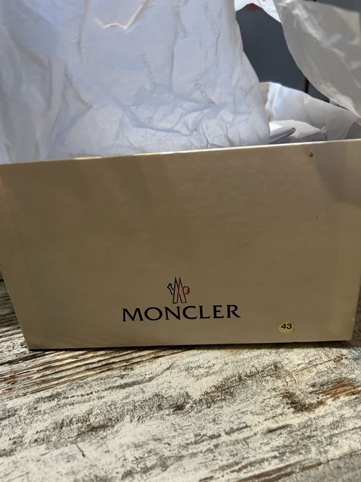 ghete Moncler din piele, nepurtate