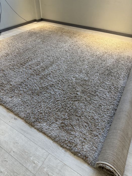 Продается ковер травка в отличном состоянии