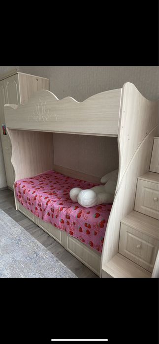 Продам двухъярусный кровать 90/180