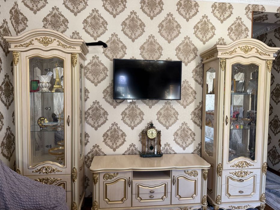 Роскошная гостиная «Классика»: 2 шкафа-витрины + ТВ-тумба (Барокко)