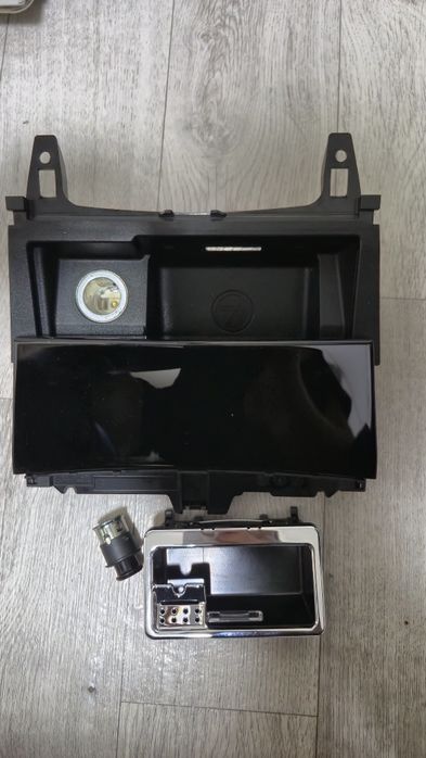 Мерседес 204  бар деталь