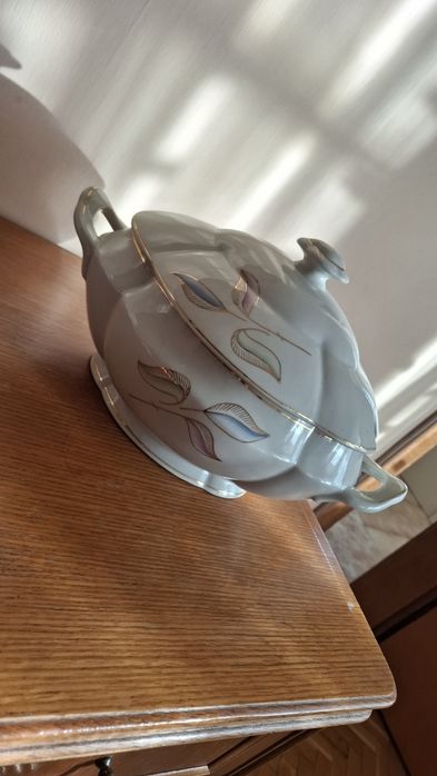 Порцеланов супник с позлата