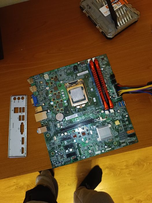 2X8 GB RAM Kingston HyperX 1886 mhz cl9