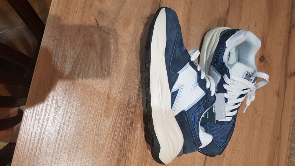 Продаётся кроссовки фирменные