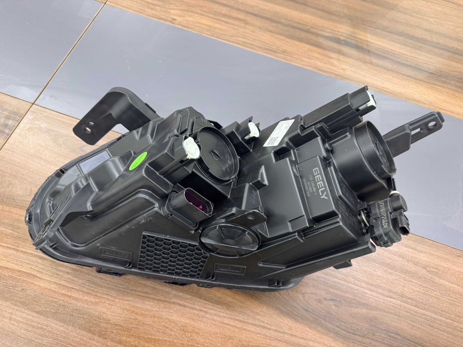 Geely Coolray Фара правая