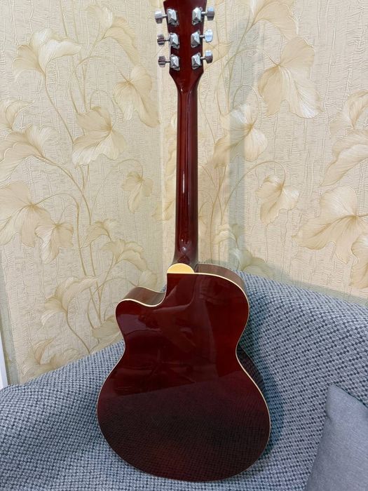 Продаётся Акустическая гитара