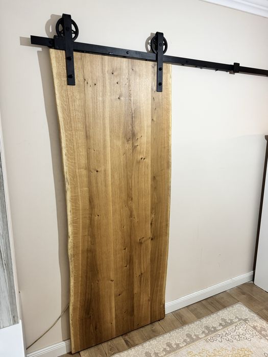 Ușă glisantă din lemn masiv + sistem culisare metalic (tip barn door)