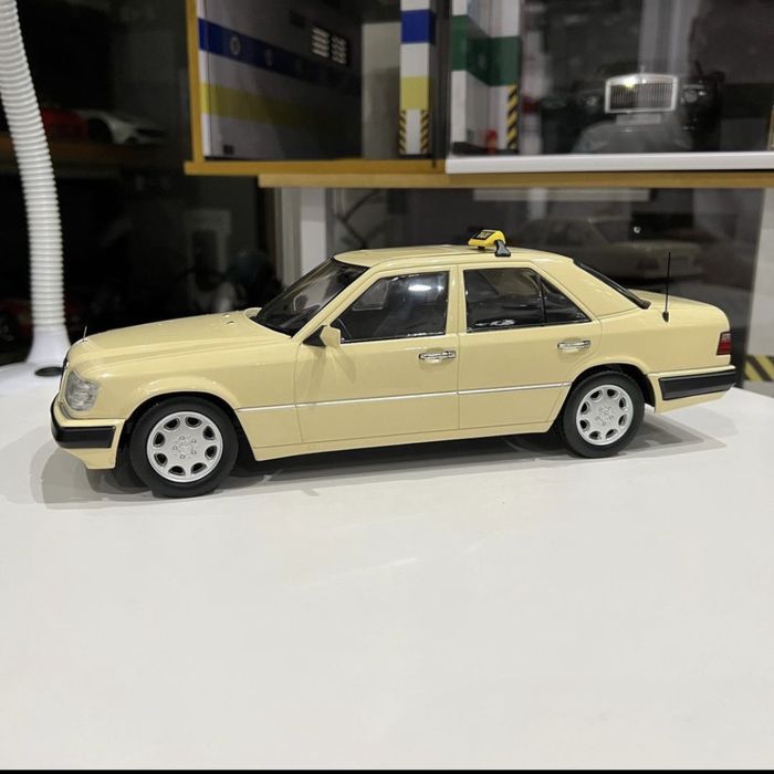Модель 1:18  Mercedes Benz w124 TAXI