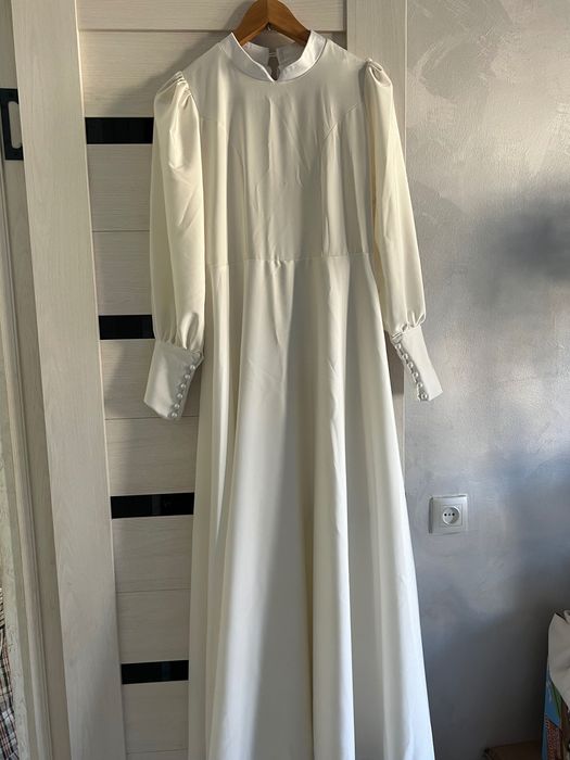 Продается платье и накидка со шлейфом