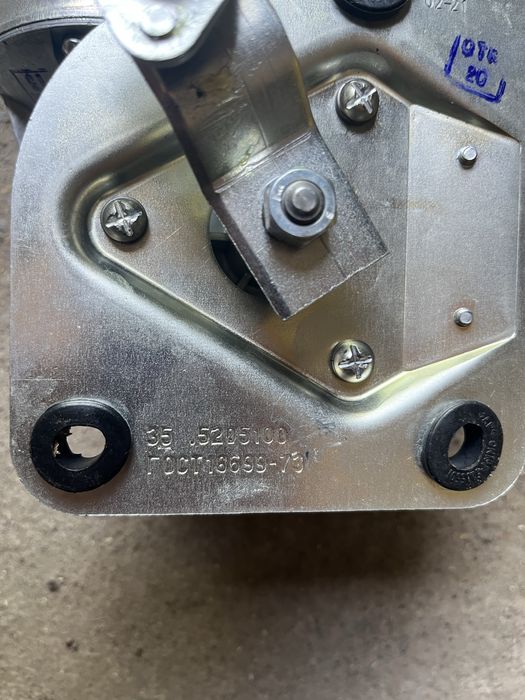 Привод стеклоочистителя Зил-4301, 3501 в сборе