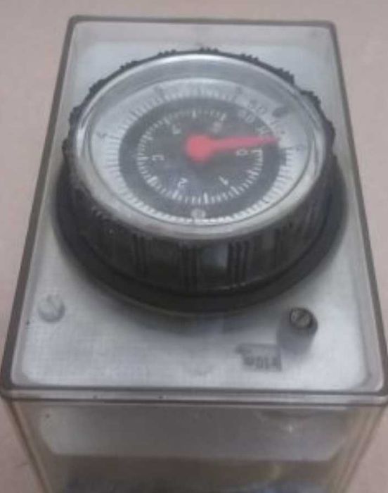 Реле за време  РВМ    от 5 сек до 6 часа 220 V -2 бр.