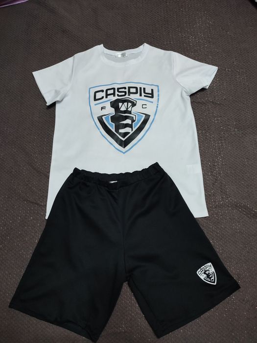 Продам костюмы для футбола