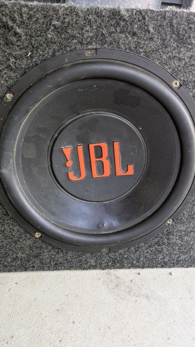 Бас каса JBL + усилвател