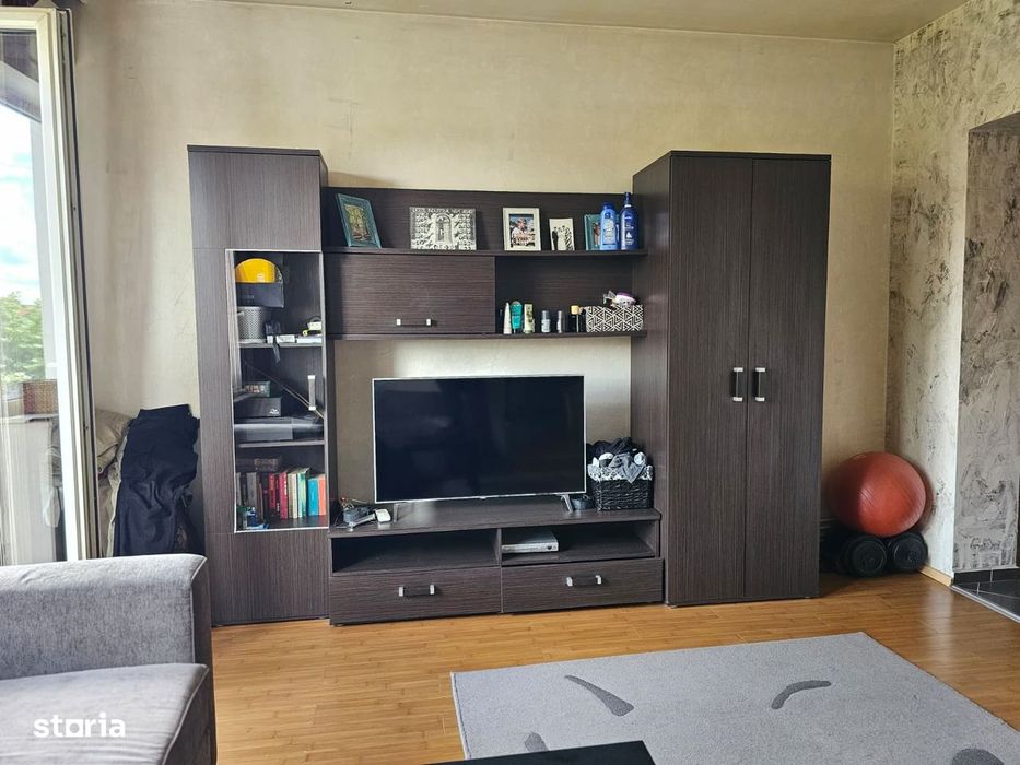 De închiriat apartament cu 2 camere, decomandat – Centrul orașului — fotografia 2