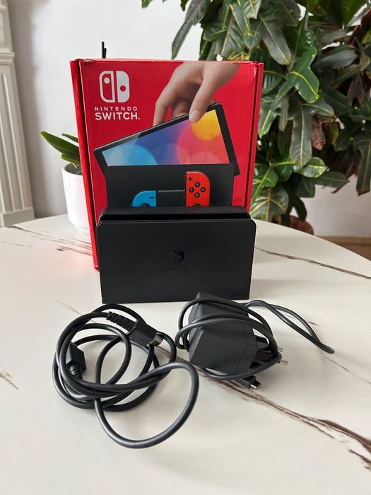 Nintendo Switch OLED Impecabil + FC 25, Mario Kart 8 + Extra