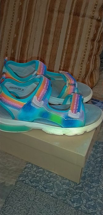 Босоножки  сандали девочкам  35размер