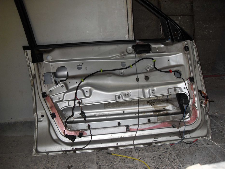 Продава се Пасат б3 комби на части. Колата е 1.8 RP 90