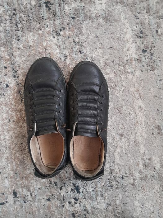 Обувь состояние хорошое.от компании тифлани