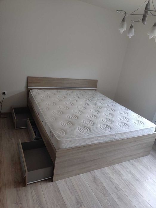 Продавам спален комплект – гардероб + легло с матрак