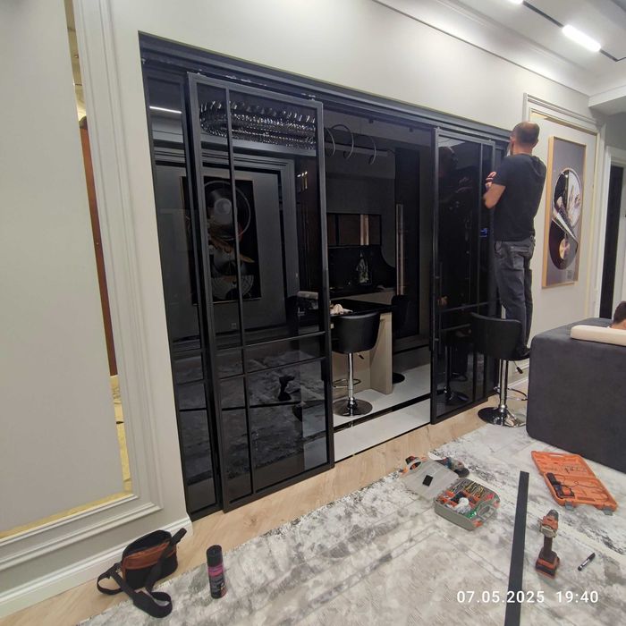 Стеклянные раздвижные лофт перегородки и двери