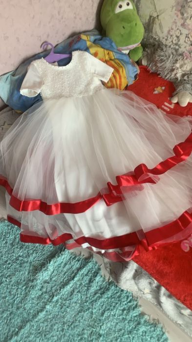 Продам платье для девочки от 115 см