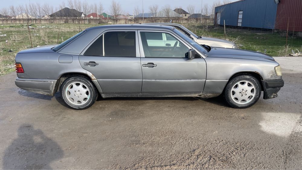 Мерседес 1993 2,2 2,2