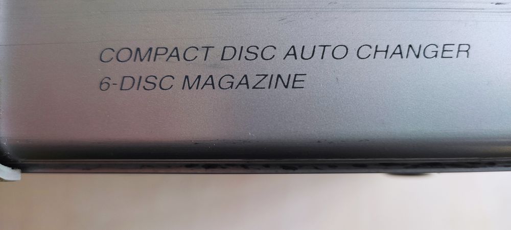 Magazie cu 6 CD audio