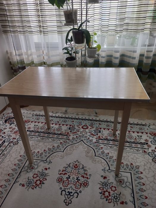 Продаю кухонный стол,б/у.