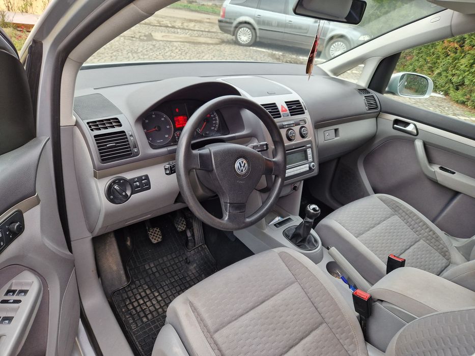 De vanzare touran 1.9 tdi.