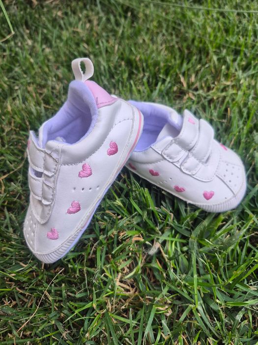 Бебешки сандали и буйки