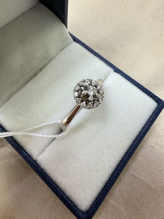 Белое Золотое кольцо с бриллантами