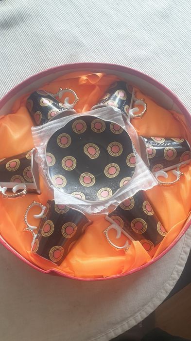 Чисто нов порцеланов сервиз за кафе