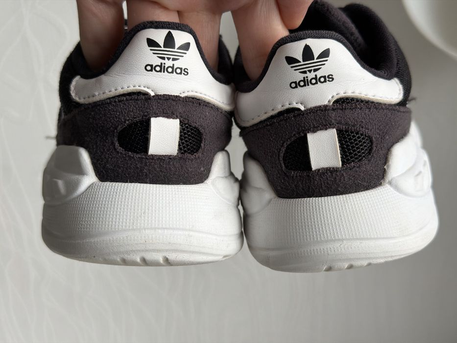 Кроссовки adidas оригинал 25р