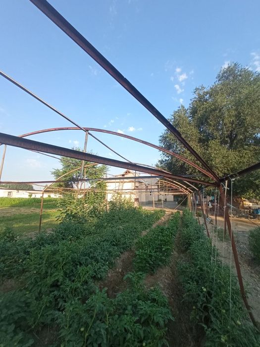 Katta xovlili uy sotiladi