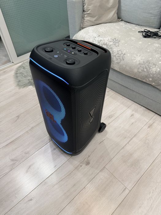 Vand Boxa JBL  Partybox 320 Impecabila!