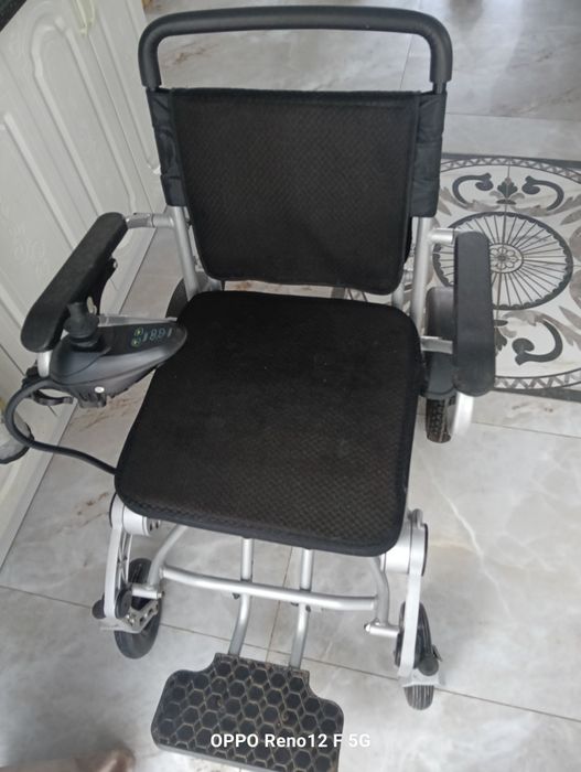 Căruț electric persoane cu dizabilități