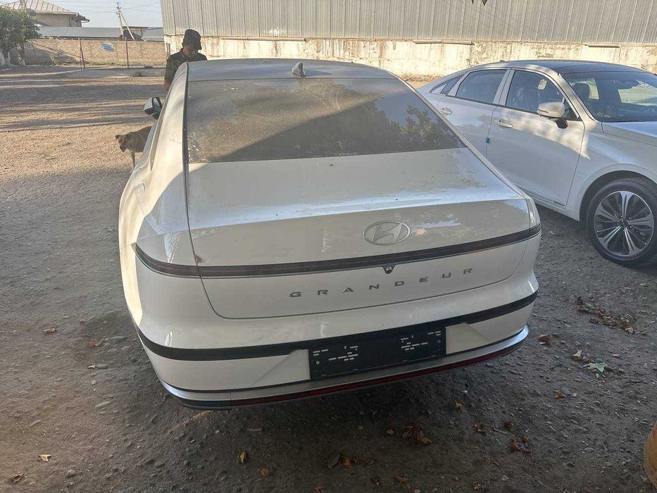 Автомашина KIA K-8