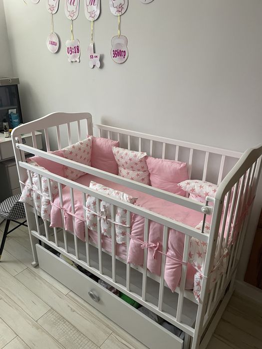 Белая детская кровать