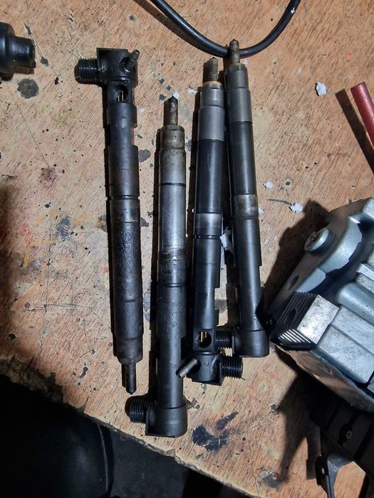 Injectoare Hyundai Kia H1 Cargo I800 2.5CRDI Euro 5 cod 33800-4A710