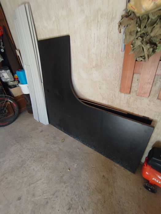 Продам угольный стол