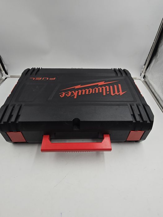 Geanta scule , cutie Milwaukee