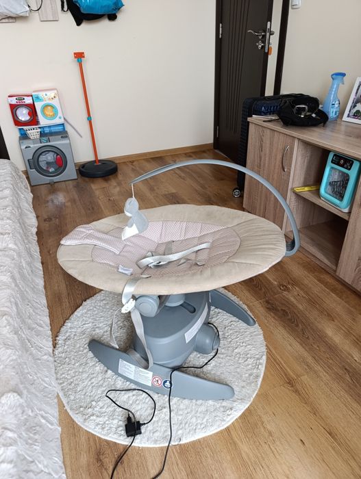 Продавам музикална електрическа люлка