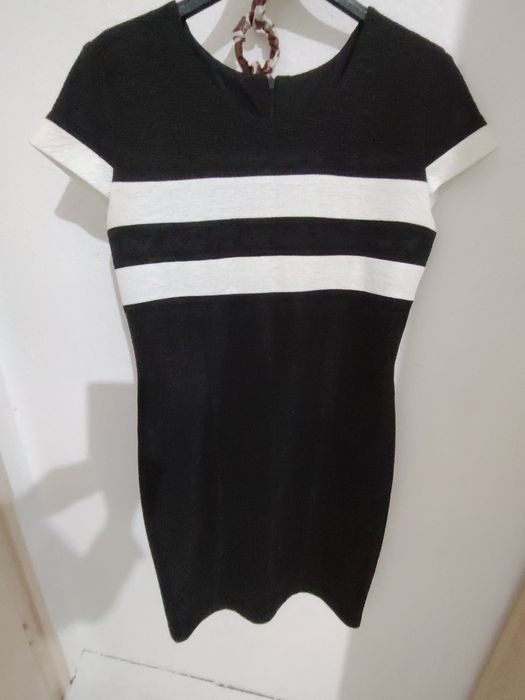 Официална рокля мека материя с бяло